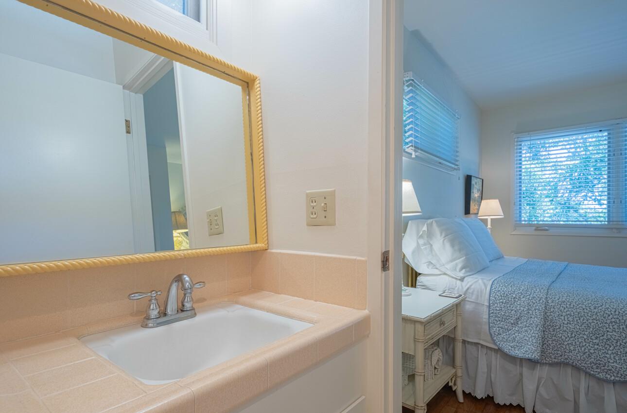 Detail Gallery Image 21 of 29 For 26265 Valley View Ave, Carmel,  CA 93923 - 2 Beds | 2 Baths