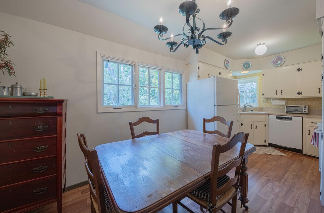 Detail Gallery Image 8 of 29 For 26265 Valley View Ave, Carmel,  CA 93923 - 2 Beds | 2 Baths