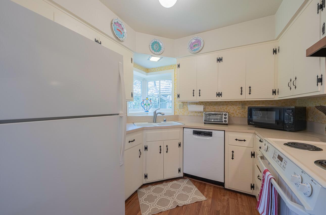 Detail Gallery Image 9 of 29 For 26265 Valley View Ave, Carmel,  CA 93923 - 2 Beds | 2 Baths