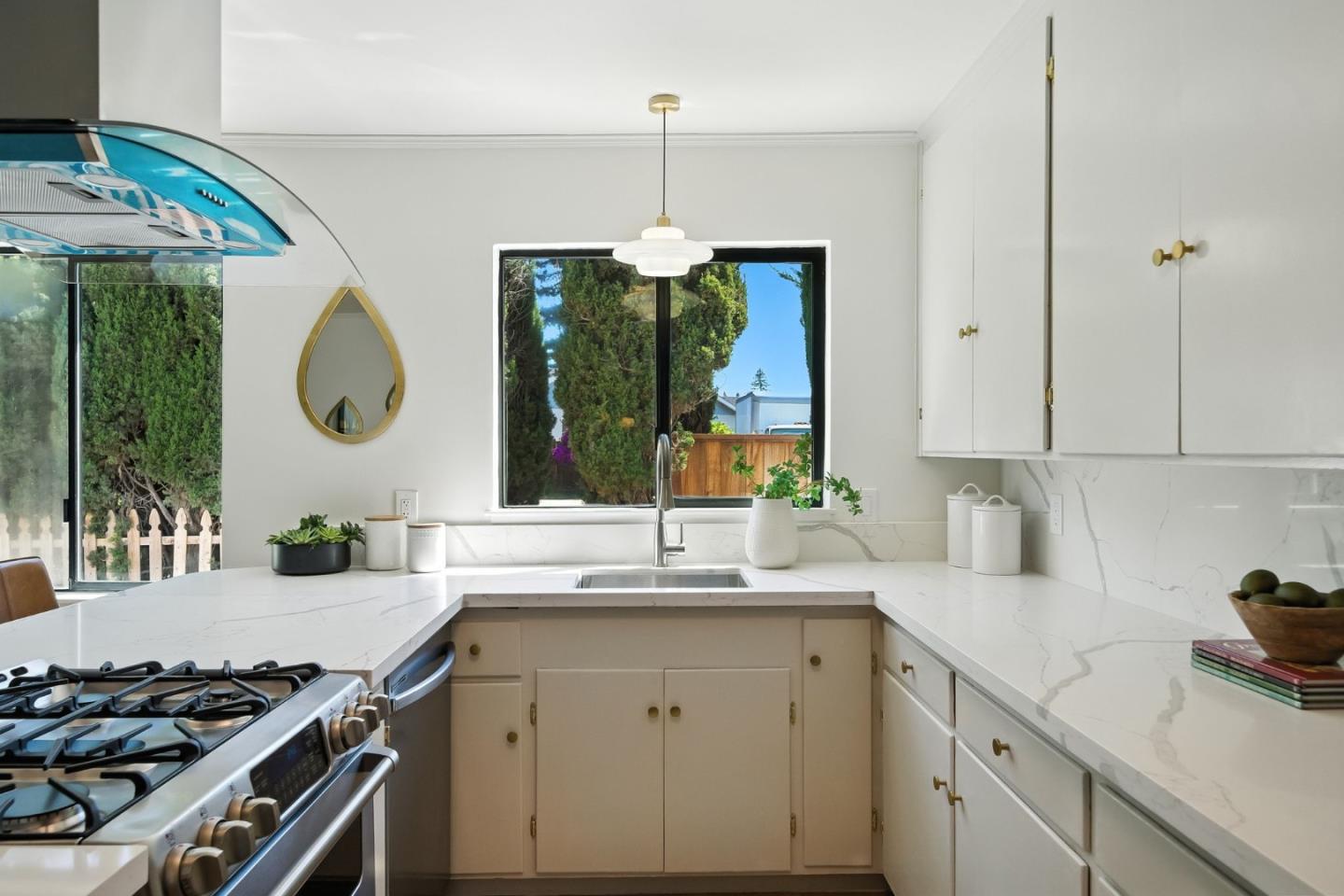 Detail Gallery Image 5 of 43 For 449 2nd Ave, Redwood City,  CA 94063 - 3 Beds | 1 Baths