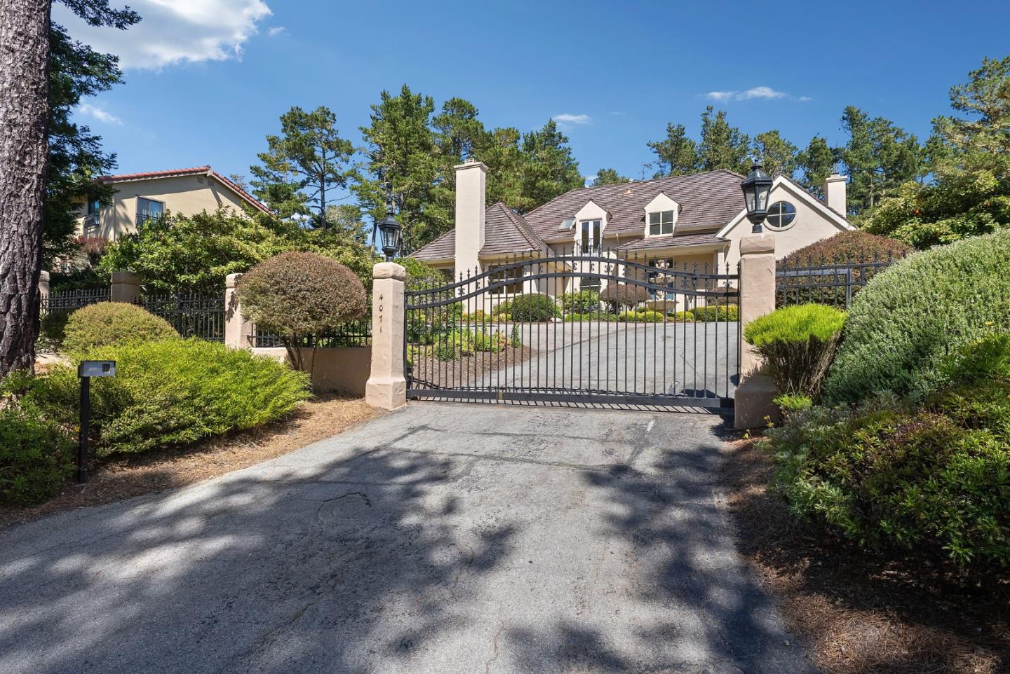 Detail Gallery Image 2 of 100 For 4071 Los Altos Dr, Pebble Beach,  CA 93953 - 3 Beds | 3/1 Baths
