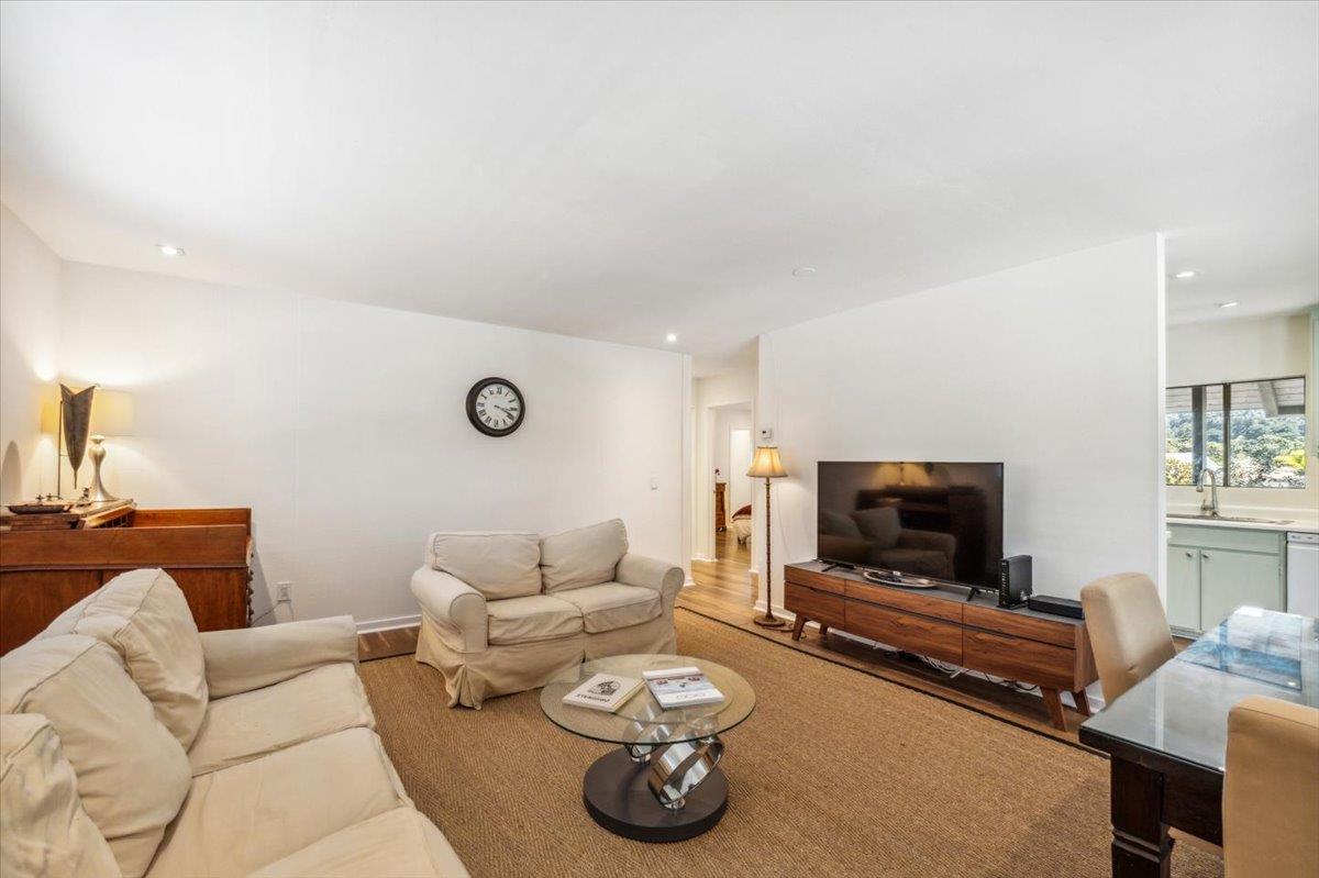 Detail Gallery Image 11 of 33 For 9500 Center St #1,  Carmel,  CA 93923 - 2 Beds | 2 Baths
