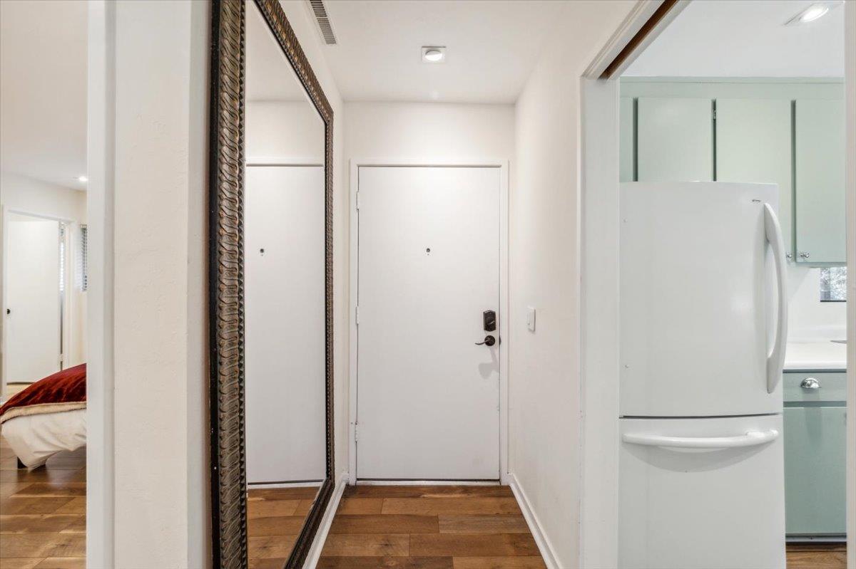 Detail Gallery Image 2 of 33 For 9500 Center St #1,  Carmel,  CA 93923 - 2 Beds | 2 Baths