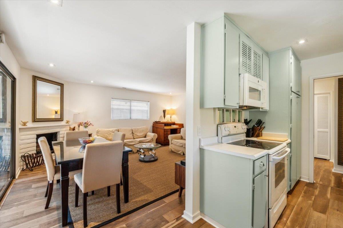 Detail Gallery Image 7 of 33 For 9500 Center St #1,  Carmel,  CA 93923 - 2 Beds | 2 Baths