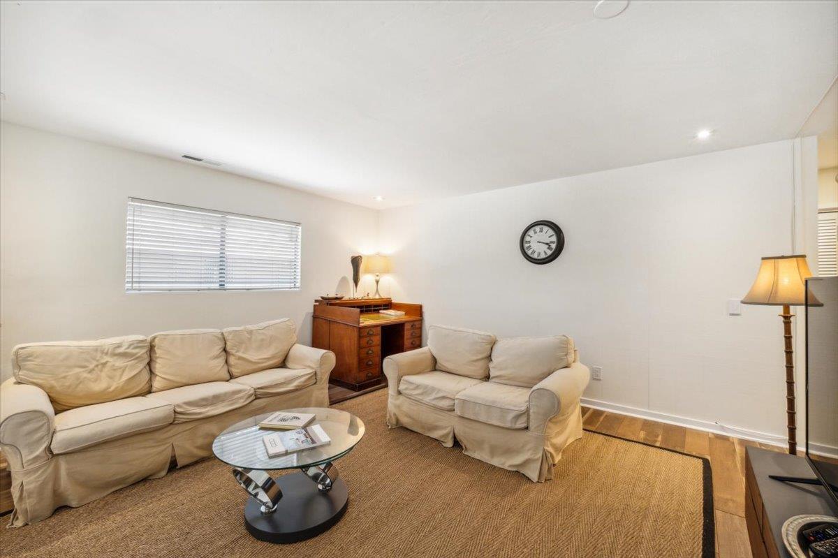 Detail Gallery Image 9 of 33 For 9500 Center St #1,  Carmel,  CA 93923 - 2 Beds | 2 Baths
