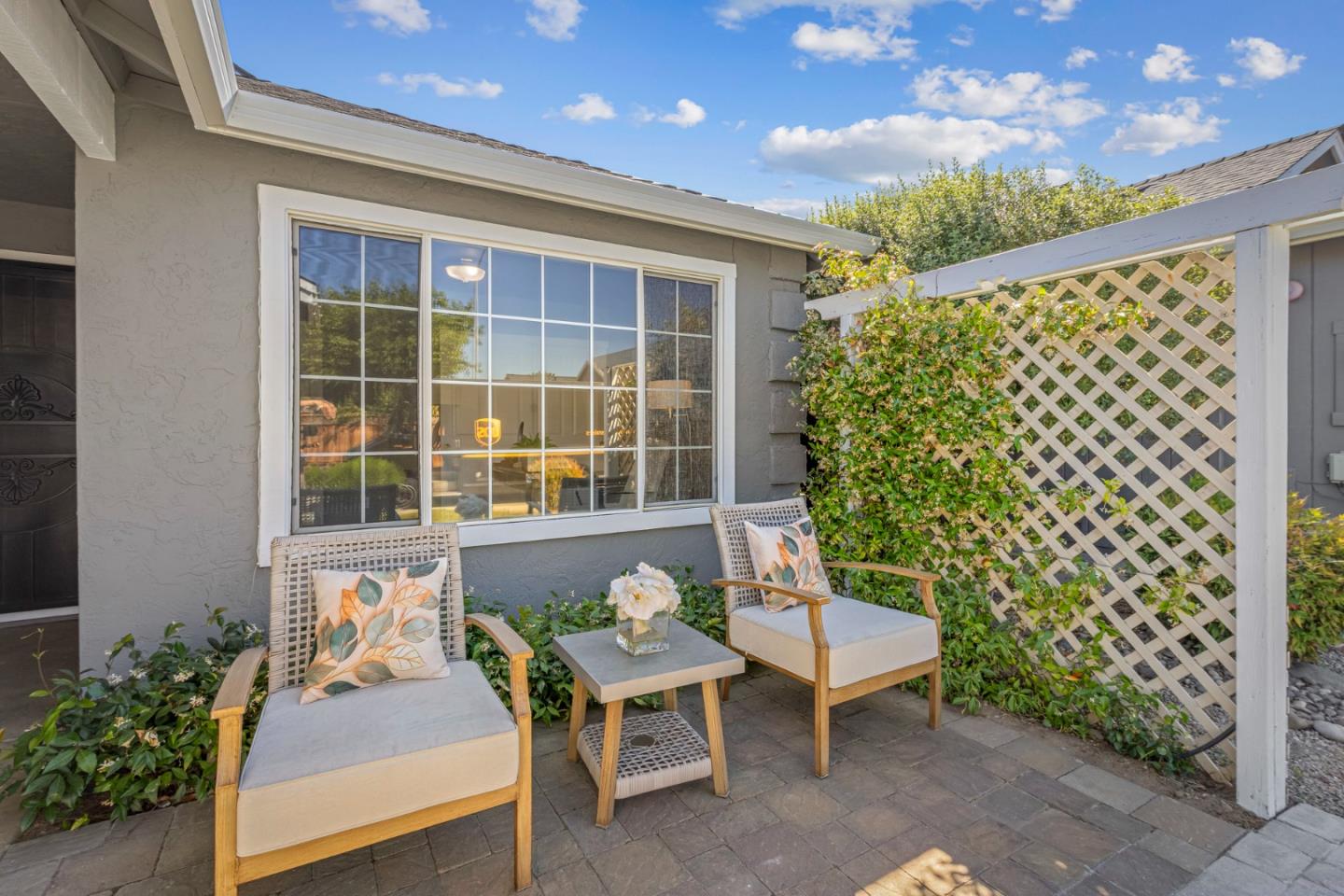 Detail Gallery Image 2 of 30 For 17437 Calle Del Sol, Morgan Hill,  CA 95037 - 4 Beds | 2 Baths