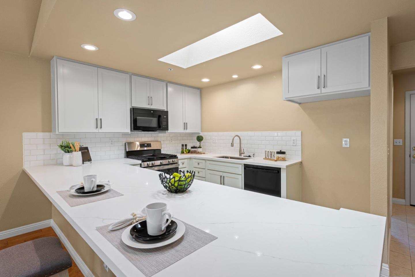 Detail Gallery Image 5 of 30 For 17437 Calle Del Sol, Morgan Hill,  CA 95037 - 4 Beds | 2 Baths