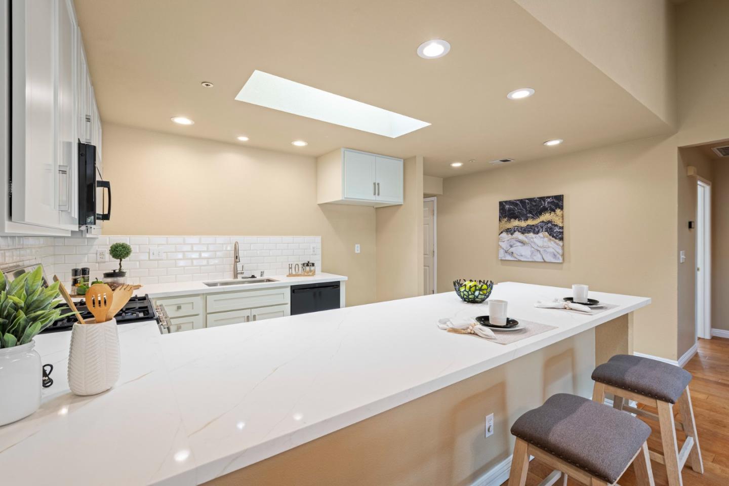 Detail Gallery Image 6 of 30 For 17437 Calle Del Sol, Morgan Hill,  CA 95037 - 4 Beds | 2 Baths