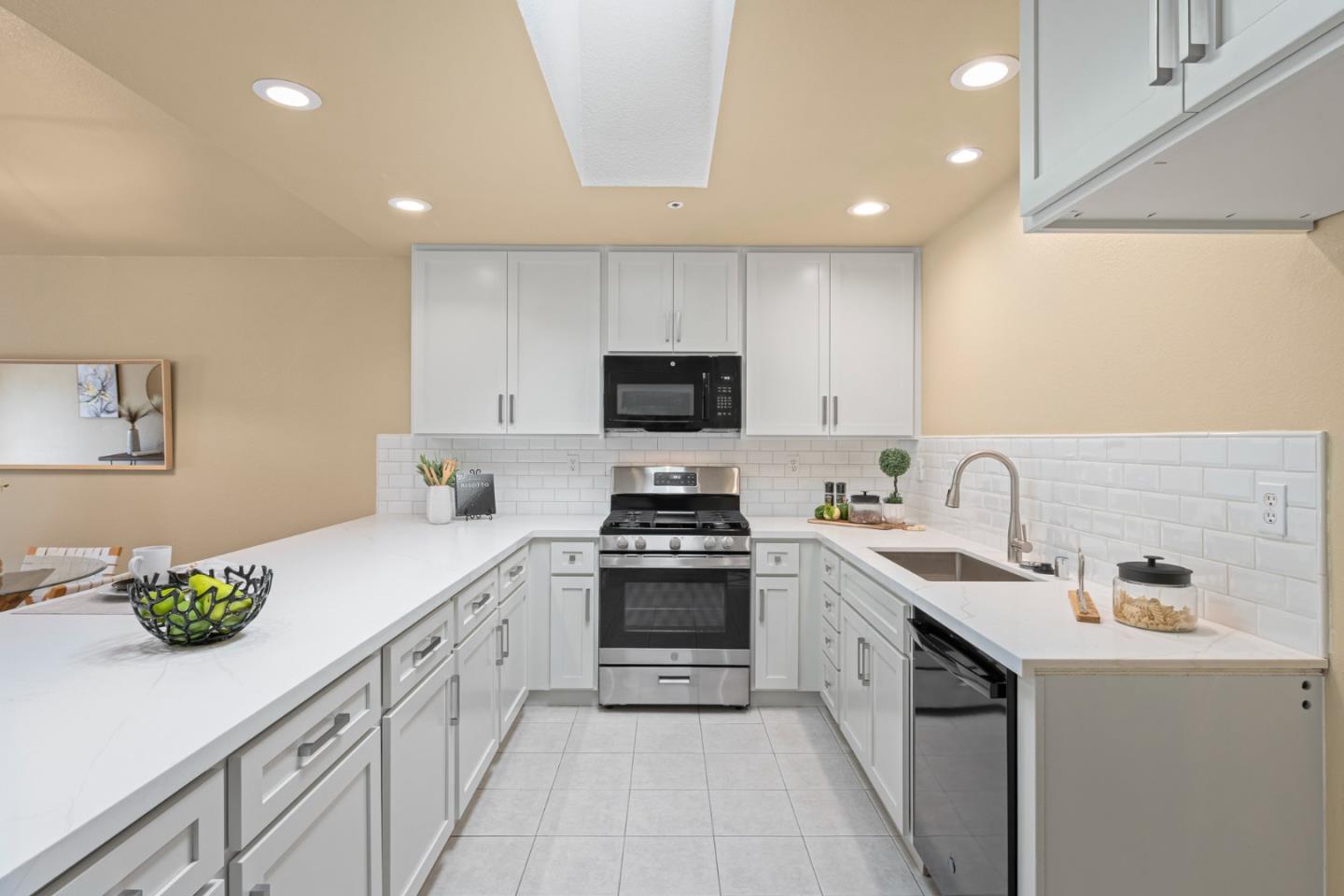 Detail Gallery Image 8 of 30 For 17437 Calle Del Sol, Morgan Hill,  CA 95037 - 4 Beds | 2 Baths