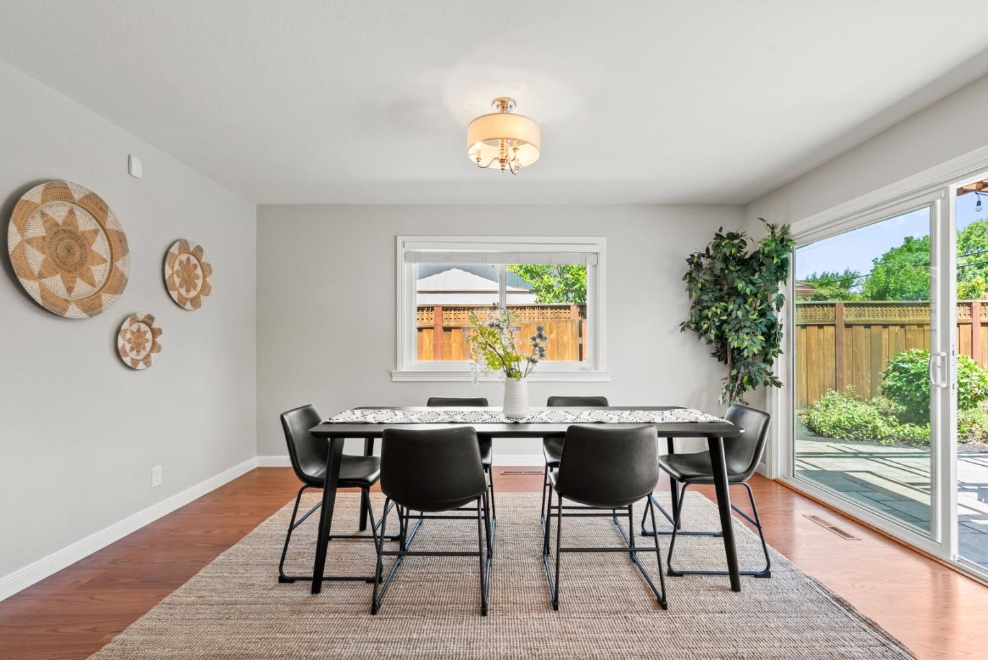Detail Gallery Image 10 of 43 For 2369 Walden Sq, San Jose,  CA 95124 - 4 Beds | 2/1 Baths