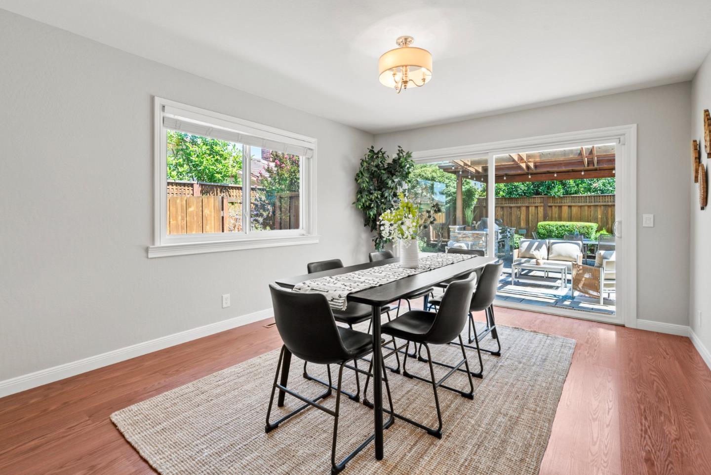 Detail Gallery Image 11 of 43 For 2369 Walden Sq, San Jose,  CA 95124 - 4 Beds | 2/1 Baths