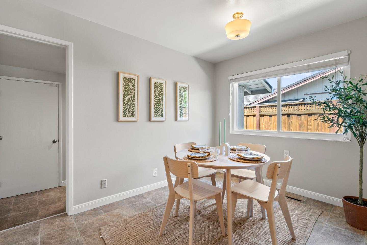 Detail Gallery Image 17 of 43 For 2369 Walden Sq, San Jose,  CA 95124 - 4 Beds | 2/1 Baths