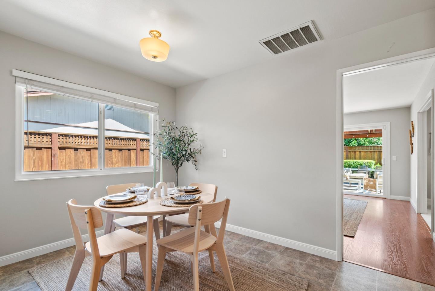 Detail Gallery Image 18 of 43 For 2369 Walden Sq, San Jose,  CA 95124 - 4 Beds | 2/1 Baths