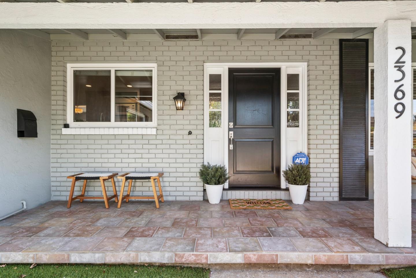 Detail Gallery Image 3 of 43 For 2369 Walden Sq, San Jose,  CA 95124 - 4 Beds | 2/1 Baths