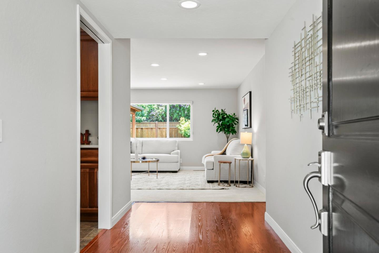 Detail Gallery Image 5 of 43 For 2369 Walden Sq, San Jose,  CA 95124 - 4 Beds | 2/1 Baths
