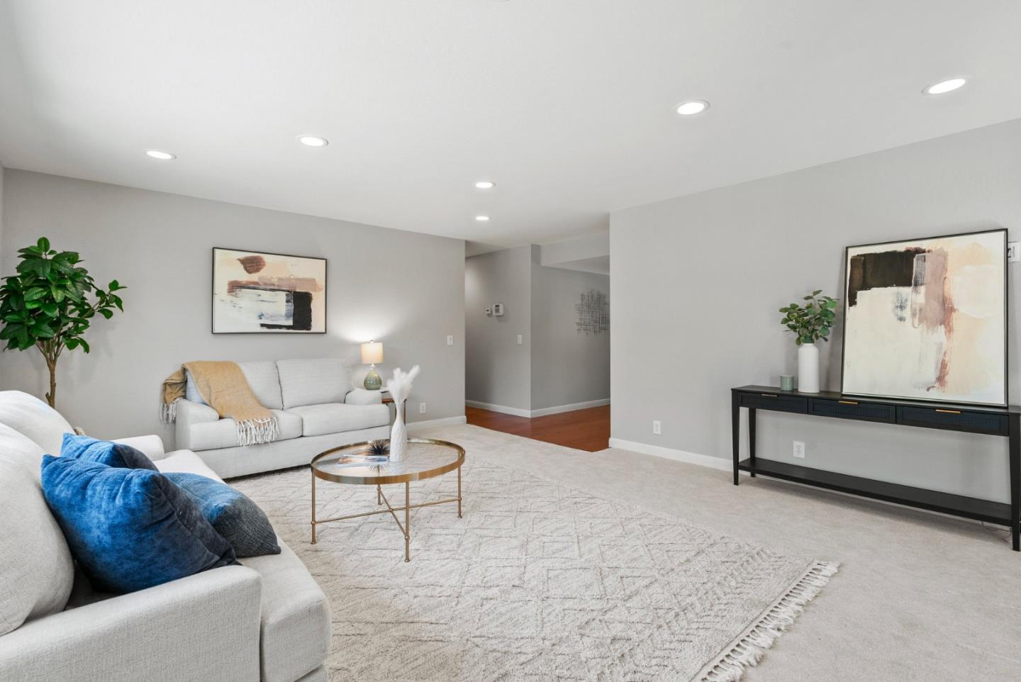 Detail Gallery Image 8 of 43 For 2369 Walden Sq, San Jose,  CA 95124 - 4 Beds | 2/1 Baths