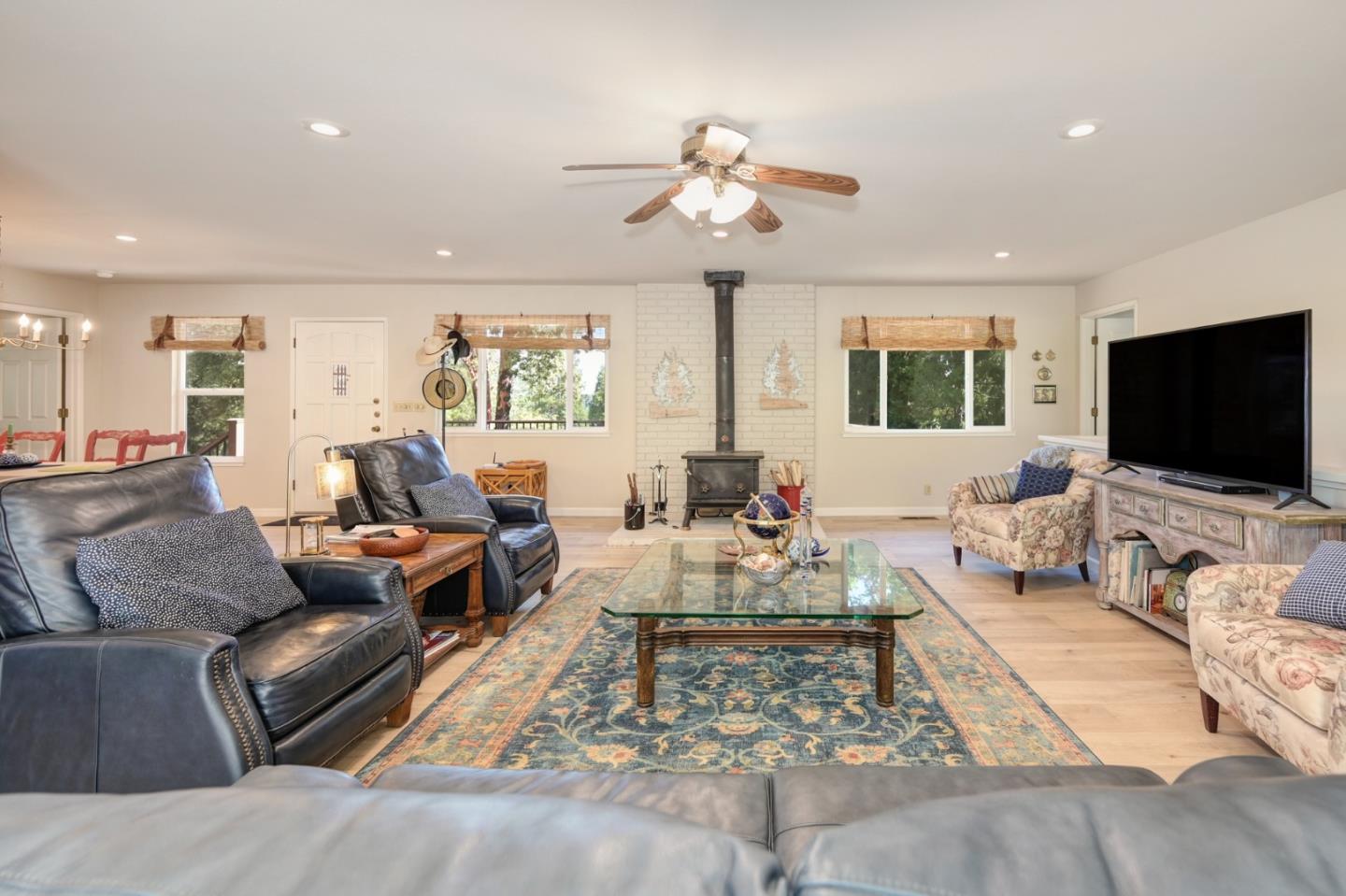 Detail Gallery Image 13 of 73 For 18950 Rainbow Mine Rd, Pine Grove,  CA 95665 - 3 Beds | 3 Baths