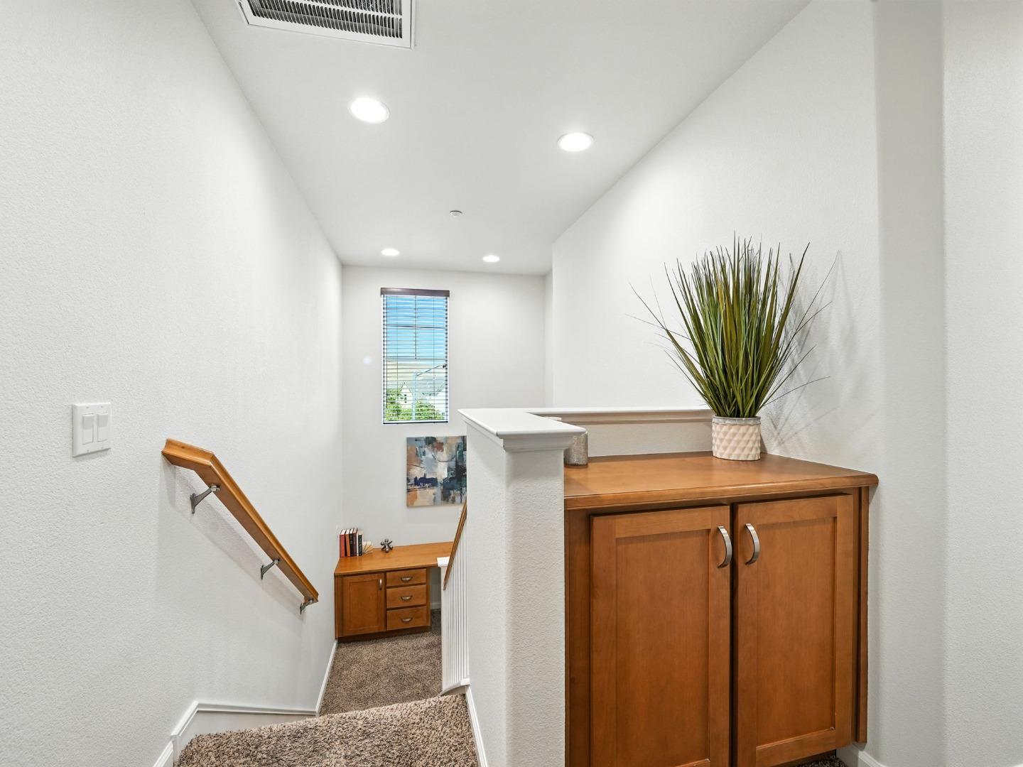 Detail Gallery Image 10 of 23 For 3698 Branding Iron Pl, Dublin,  CA 94568 - 2 Beds | 2/1 Baths