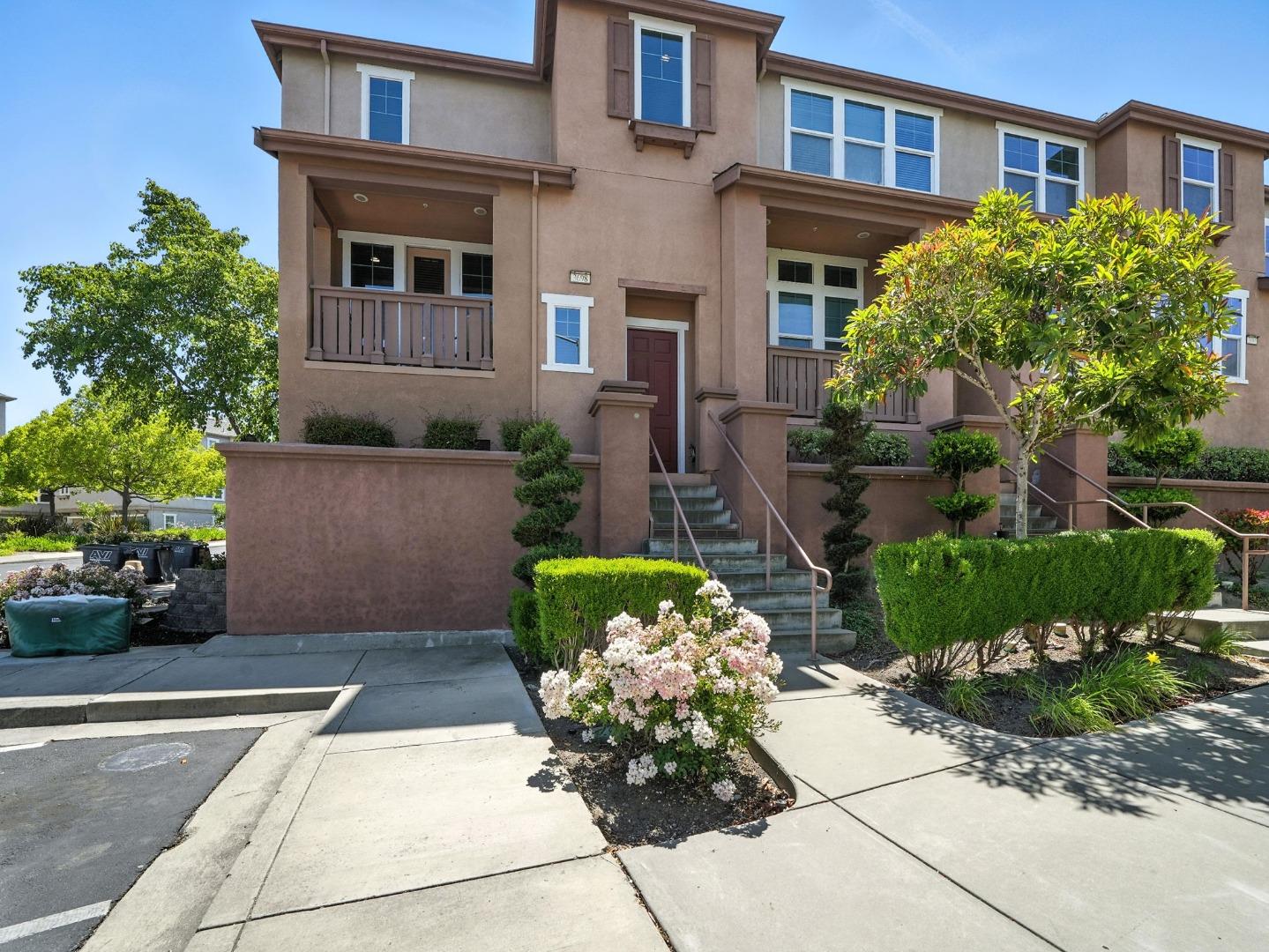 Detail Gallery Image 2 of 23 For 3698 Branding Iron Pl, Dublin,  CA 94568 - 2 Beds | 2/1 Baths
