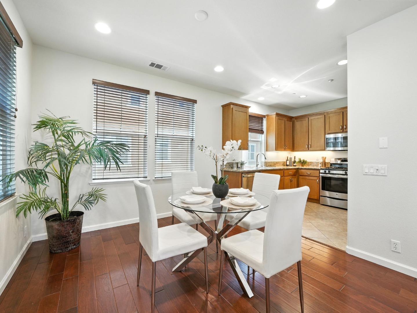 Detail Gallery Image 4 of 23 For 3698 Branding Iron Pl, Dublin,  CA 94568 - 2 Beds | 2/1 Baths