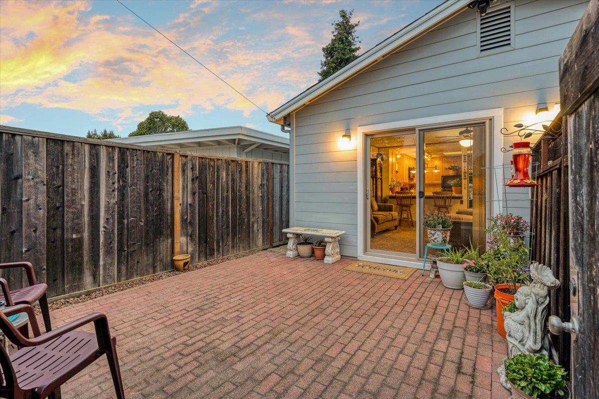 Detail Gallery Image 3 of 32 For 338 Dufour St, Santa Cruz,  CA 95060 - 2 Beds | 1 Baths