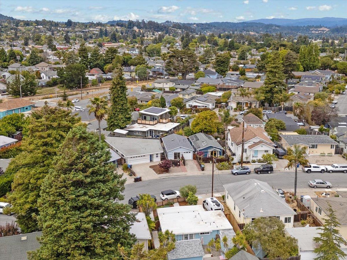 Detail Gallery Image 31 of 32 For 338 Dufour St, Santa Cruz,  CA 95060 - 2 Beds | 1 Baths