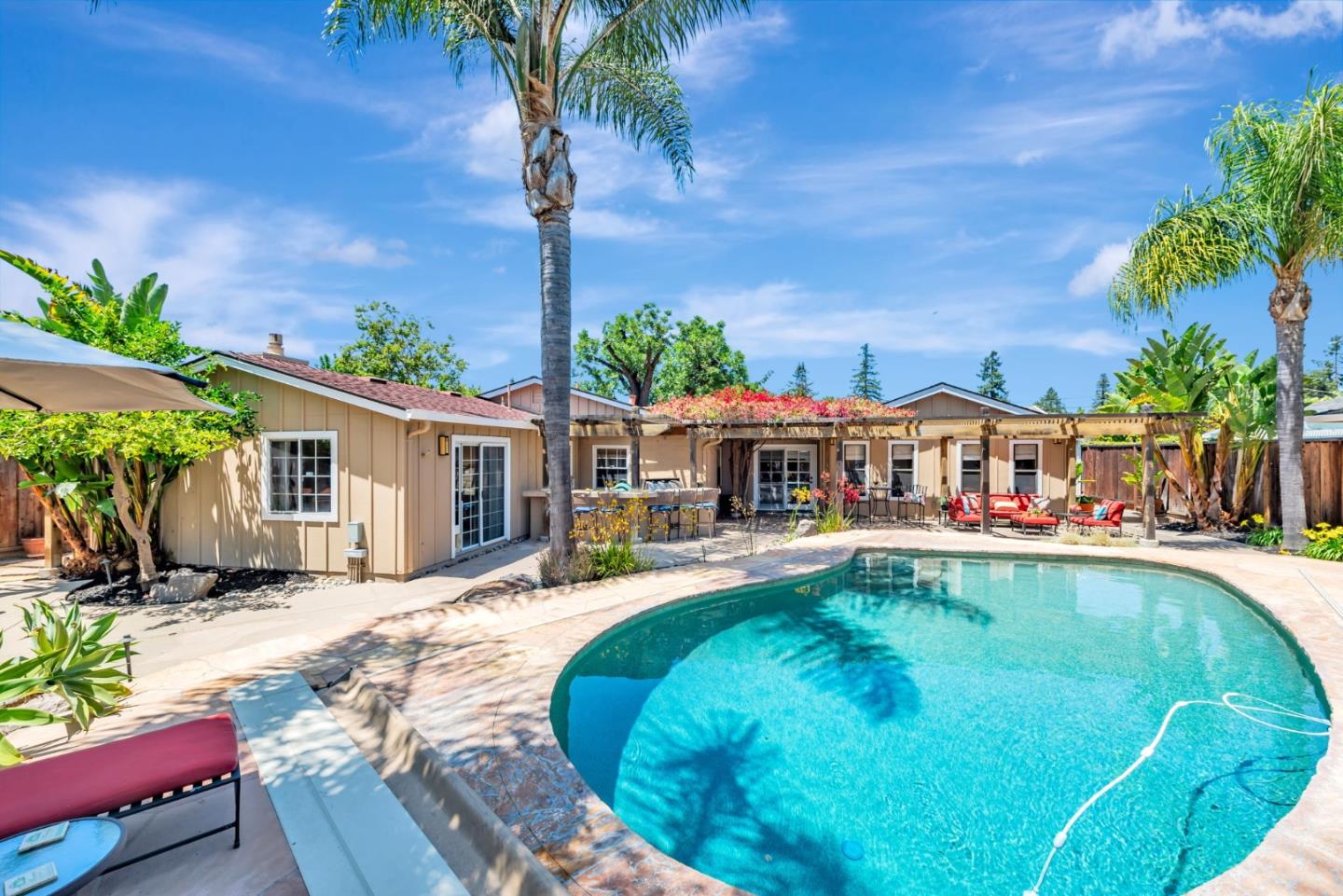 Detail Gallery Image 4 of 73 For 2970 Fruitdale Ave, San Jose,  CA 95128 - 3 Beds | 2/1 Baths