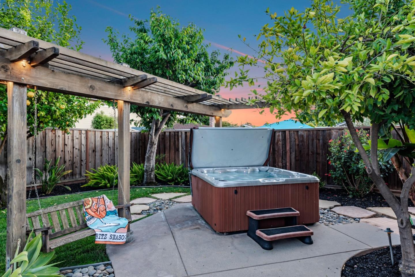Detail Gallery Image 6 of 73 For 2970 Fruitdale Ave, San Jose,  CA 95128 - 3 Beds | 2/1 Baths