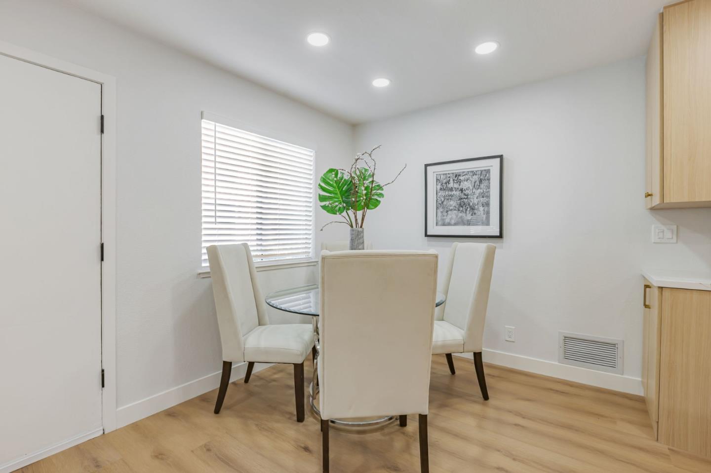 Detail Gallery Image 15 of 31 For 832 Gilchrist Dr #3,  San Jose,  CA 95133 - 2 Beds | 1 Baths