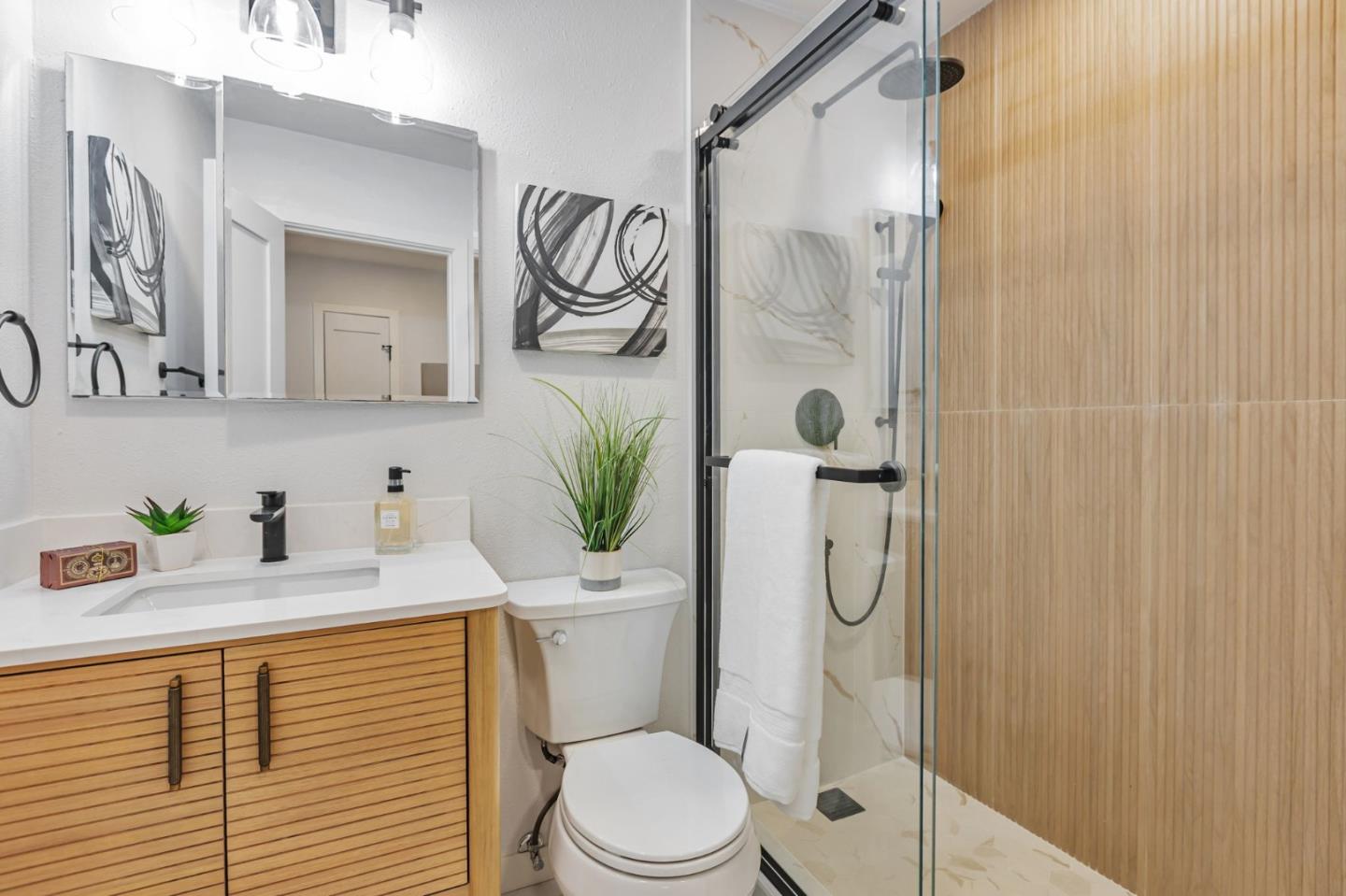 Detail Gallery Image 4 of 31 For 832 Gilchrist Dr #3,  San Jose,  CA 95133 - 2 Beds | 1 Baths