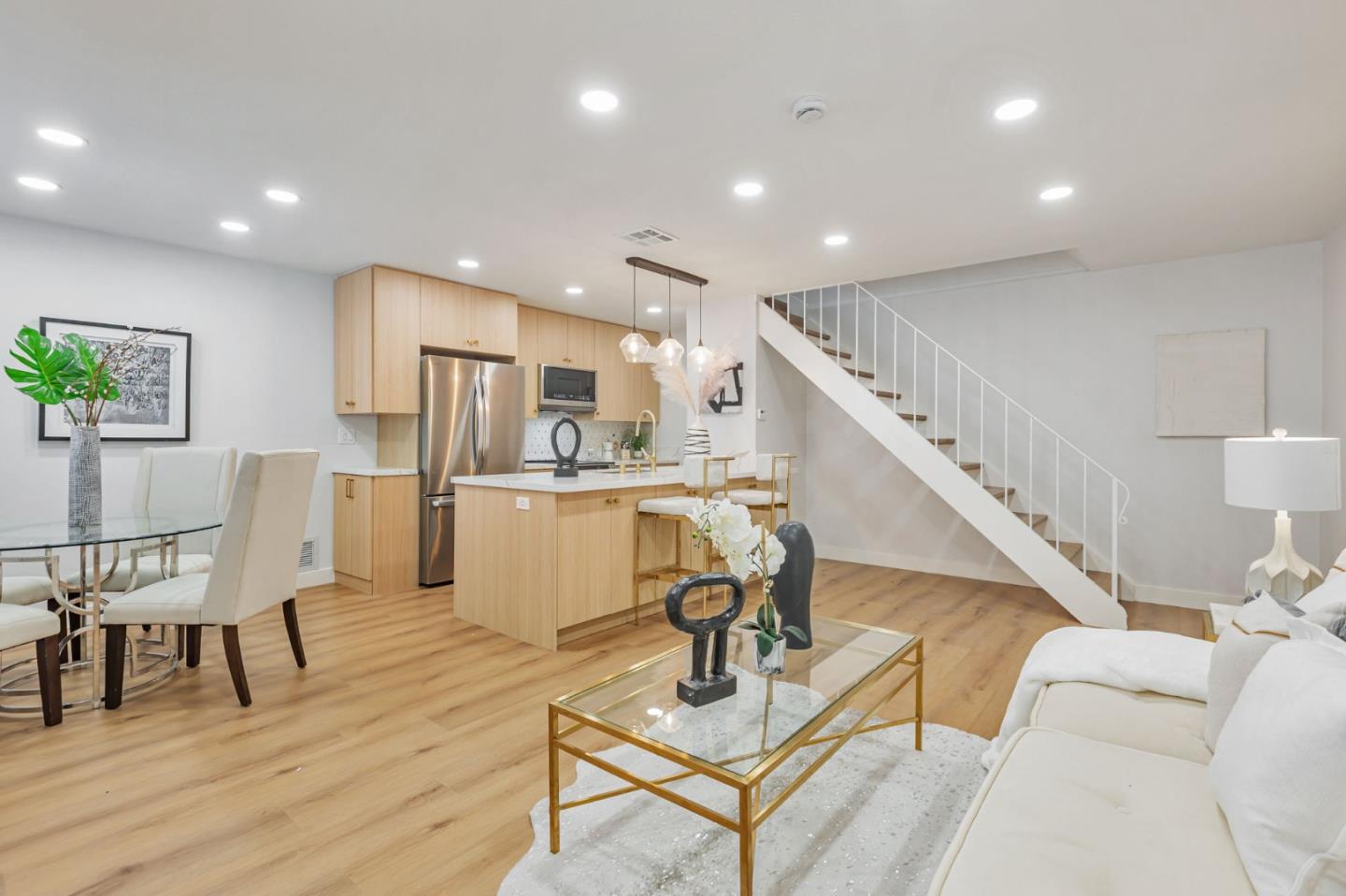 Detail Gallery Image 5 of 31 For 832 Gilchrist Dr #3,  San Jose,  CA 95133 - 2 Beds | 1 Baths
