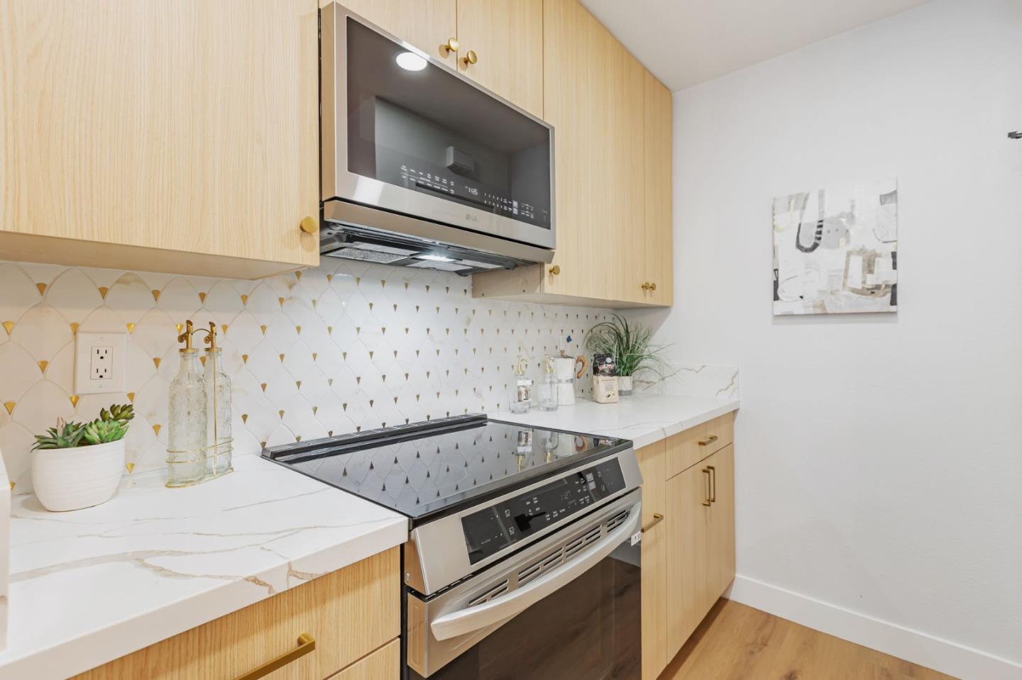Detail Gallery Image 6 of 31 For 832 Gilchrist Dr #3,  San Jose,  CA 95133 - 2 Beds | 1 Baths
