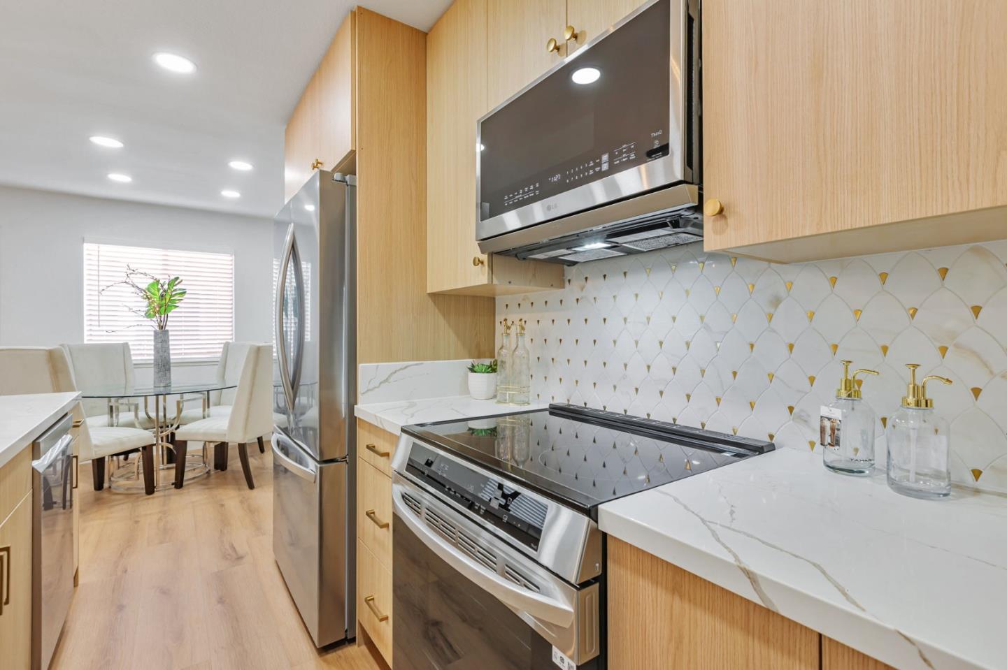 Detail Gallery Image 8 of 31 For 832 Gilchrist Dr #3,  San Jose,  CA 95133 - 2 Beds | 1 Baths