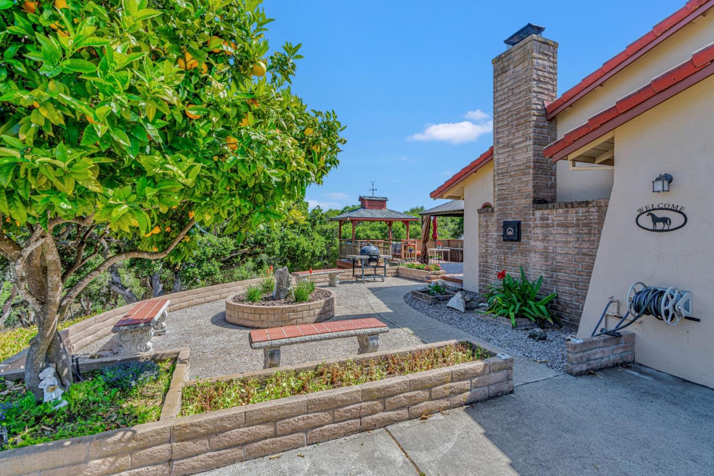Detail Gallery Image 10 of 49 For 19225 Reavis Way, Salinas,  CA 93907 - 4 Beds | 2/1 Baths