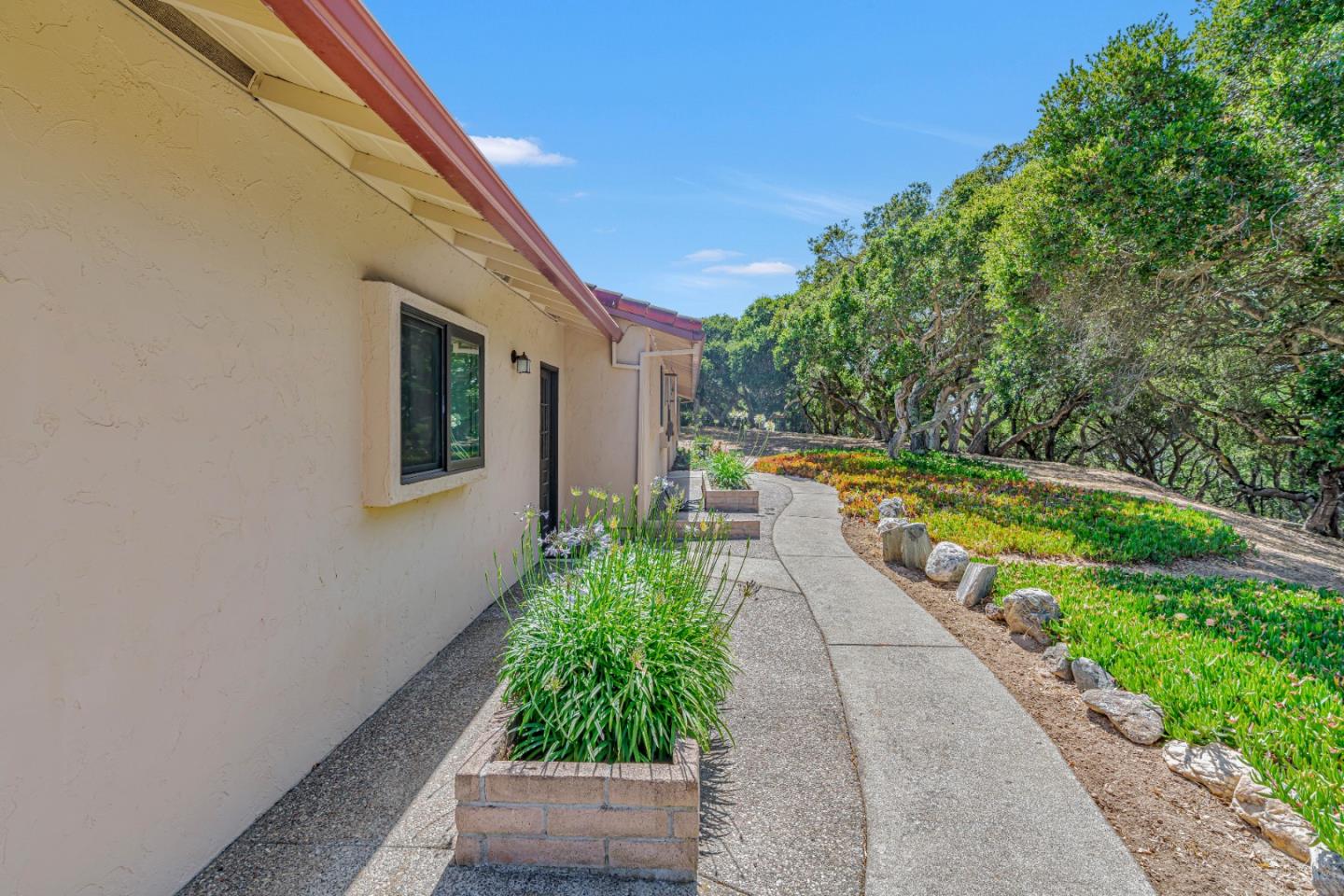 Detail Gallery Image 13 of 49 For 19225 Reavis Way, Salinas,  CA 93907 - 4 Beds | 2/1 Baths