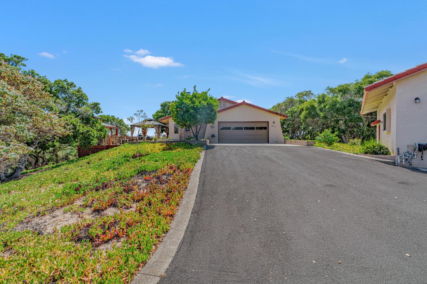 Detail Gallery Image 3 of 49 For 19225 Reavis Way, Salinas,  CA 93907 - 4 Beds | 2/1 Baths