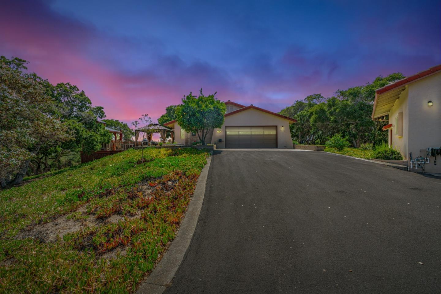 Detail Gallery Image 4 of 49 For 19225 Reavis Way, Salinas,  CA 93907 - 4 Beds | 2/1 Baths