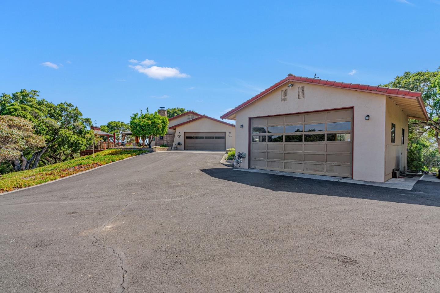 Detail Gallery Image 5 of 49 For 19225 Reavis Way, Salinas,  CA 93907 - 4 Beds | 2/1 Baths