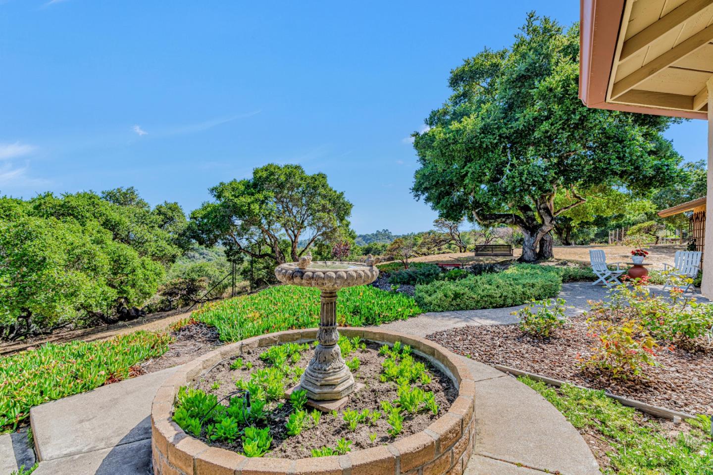 Detail Gallery Image 8 of 49 For 19225 Reavis Way, Salinas,  CA 93907 - 4 Beds | 2/1 Baths