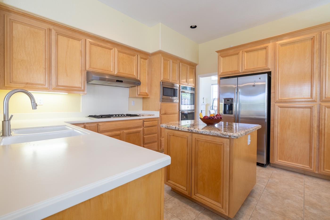 Detail Gallery Image 11 of 30 For 18342 Solano Ct, Morgan Hill,  CA 95037 - 5 Beds | 3 Baths