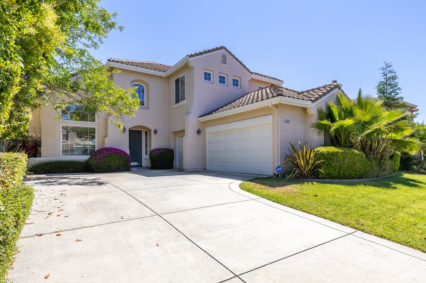 Detail Gallery Image 2 of 30 For 18342 Solano Ct, Morgan Hill,  CA 95037 - 5 Beds | 3 Baths