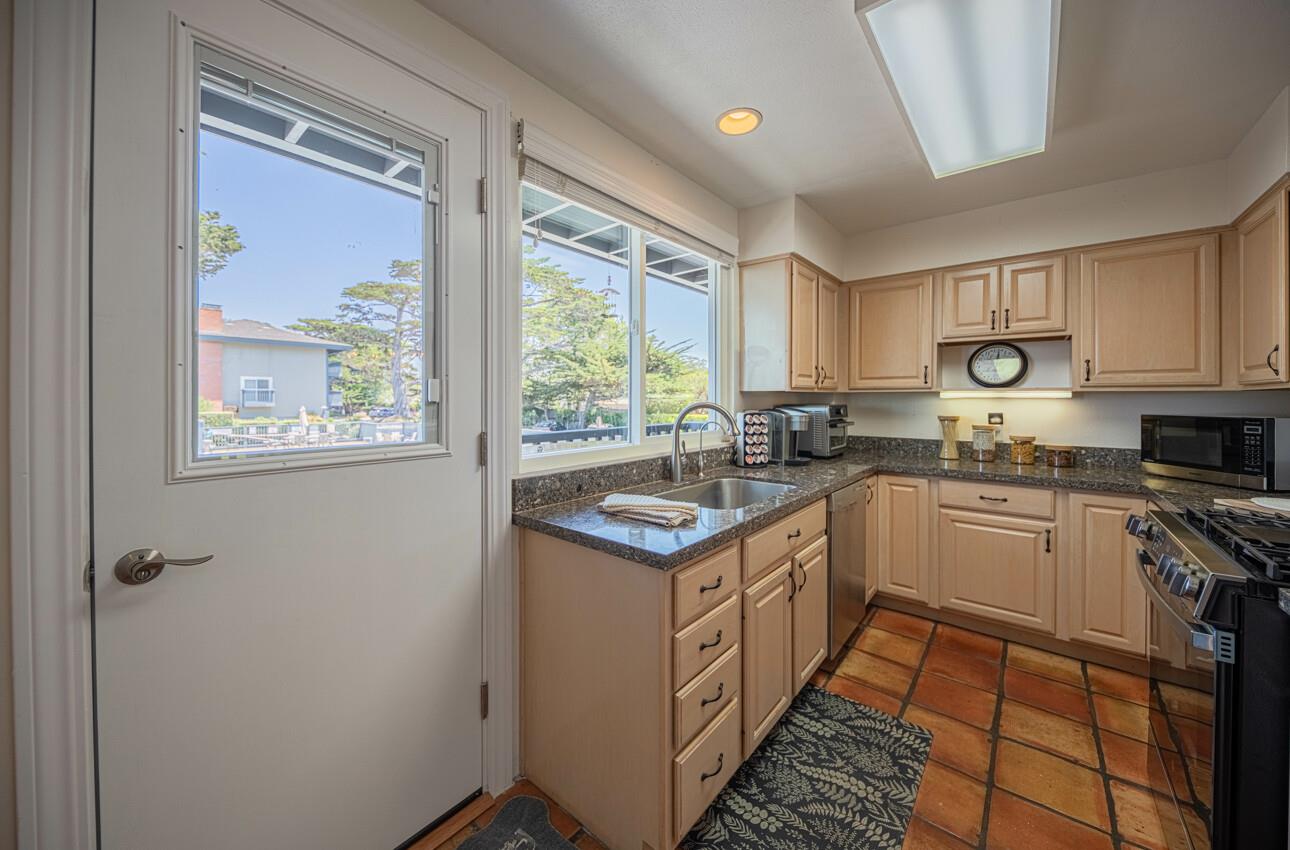 Detail Gallery Image 22 of 52 For 39 La Playa St, Monterey,  CA 93940 - 2 Beds | 2/1 Baths