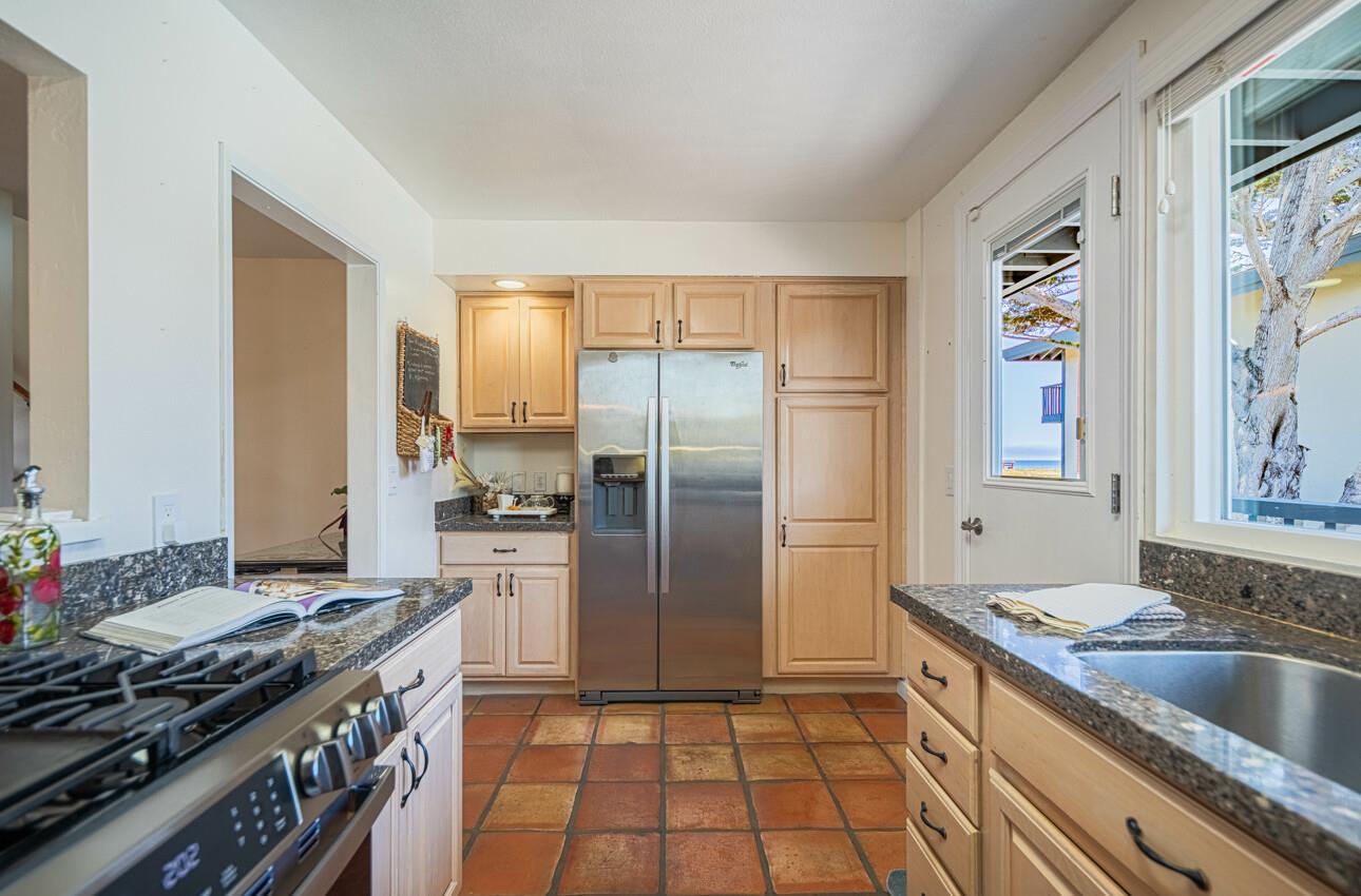 Detail Gallery Image 25 of 52 For 39 La Playa St, Monterey,  CA 93940 - 2 Beds | 2/1 Baths