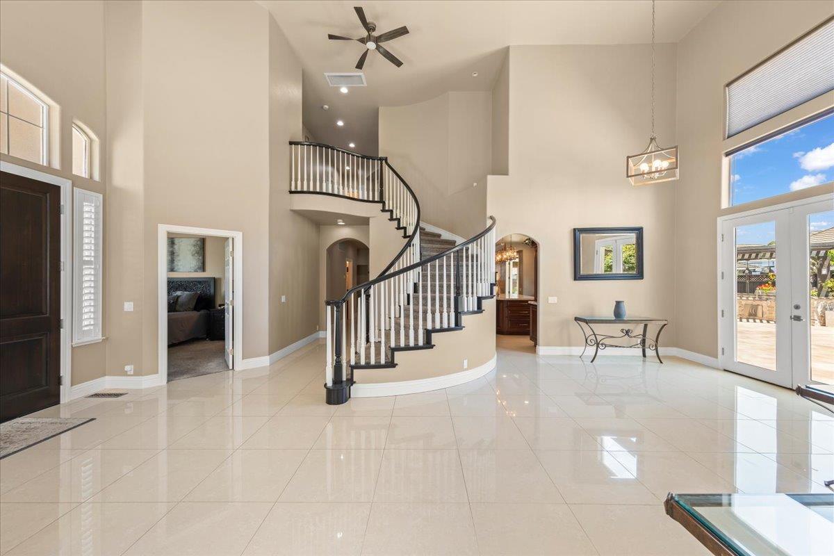 Detail Gallery Image 12 of 68 For 834 English Walnut Way, Morgan Hill,  CA 95037 - 5 Beds | 3/1 Baths
