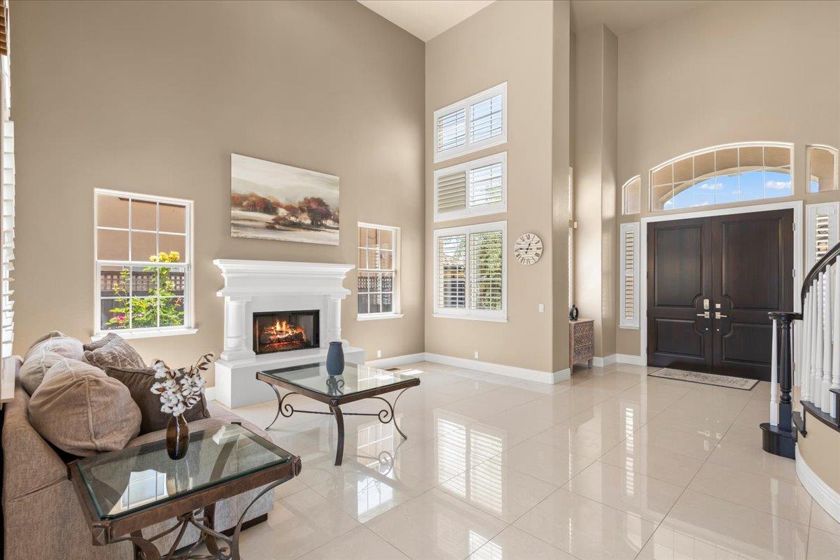 Detail Gallery Image 14 of 68 For 834 English Walnut Way, Morgan Hill,  CA 95037 - 5 Beds | 3/1 Baths