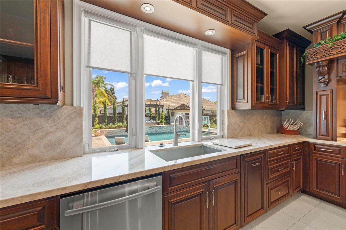 Detail Gallery Image 18 of 68 For 834 English Walnut Way, Morgan Hill,  CA 95037 - 5 Beds | 3/1 Baths