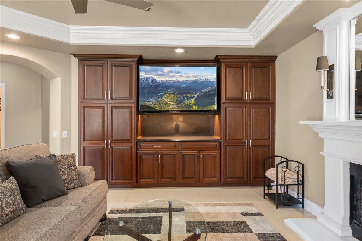 Detail Gallery Image 22 of 68 For 834 English Walnut Way, Morgan Hill,  CA 95037 - 5 Beds | 3/1 Baths