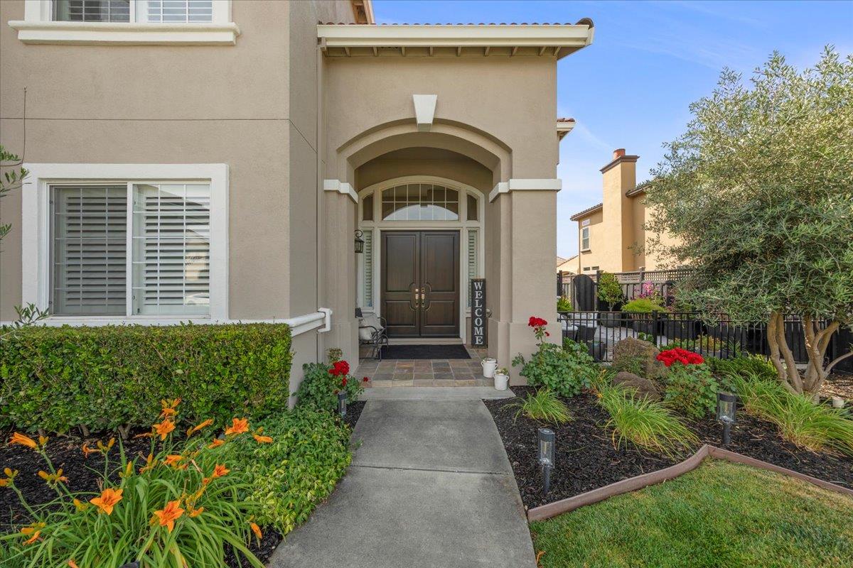 Detail Gallery Image 5 of 68 For 834 English Walnut Way, Morgan Hill,  CA 95037 - 5 Beds | 3/1 Baths