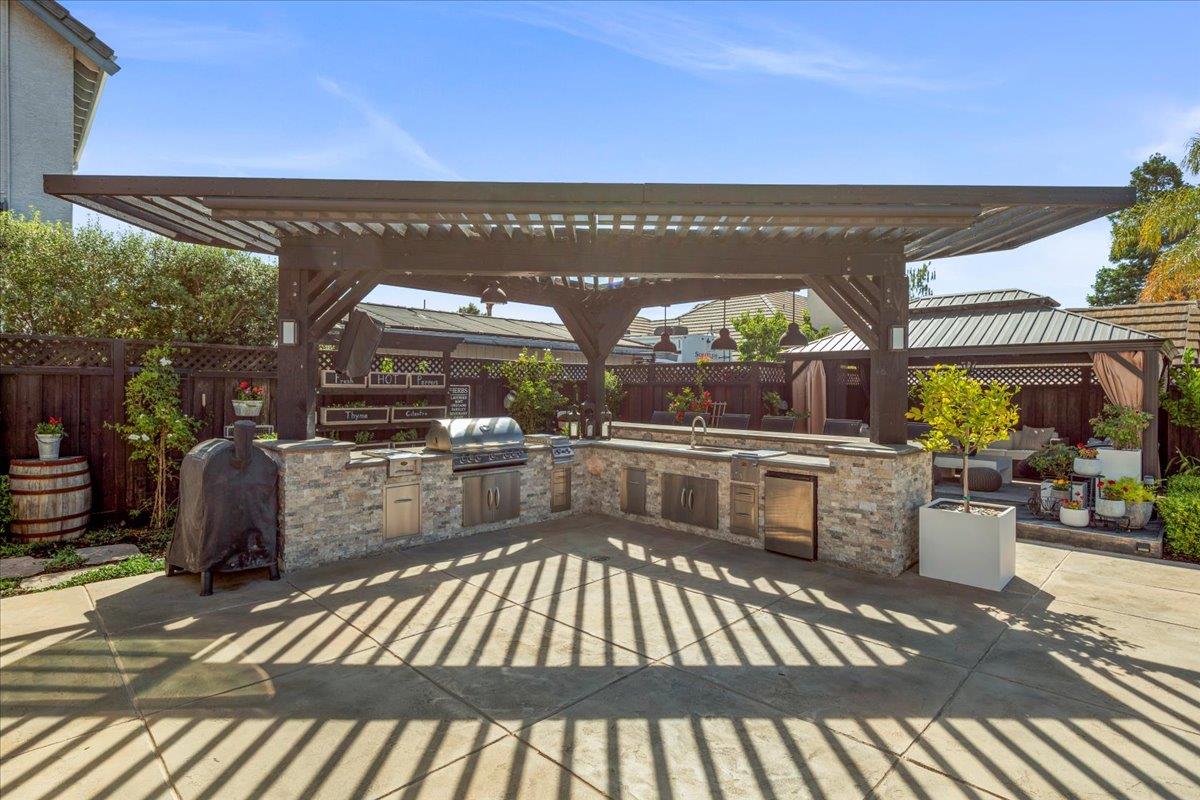 Detail Gallery Image 56 of 68 For 834 English Walnut Way, Morgan Hill,  CA 95037 - 5 Beds | 3/1 Baths