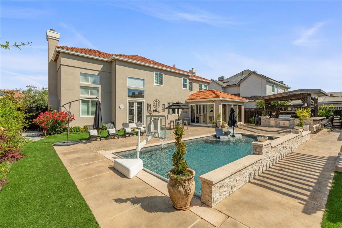 Detail Gallery Image 64 of 68 For 834 English Walnut Way, Morgan Hill,  CA 95037 - 5 Beds | 3/1 Baths